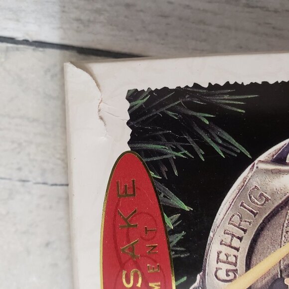 Hallmark Keepsake Ornament - Baseball Hero Lou Gehrig - Picture 3 of 3